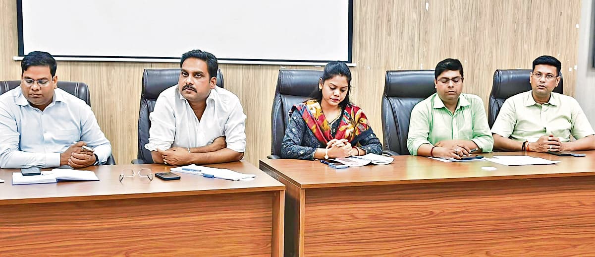 Ranchi News : मॉनसून से पहले युद्ध स्तर पर शुरू करायें नालियों की सफाई