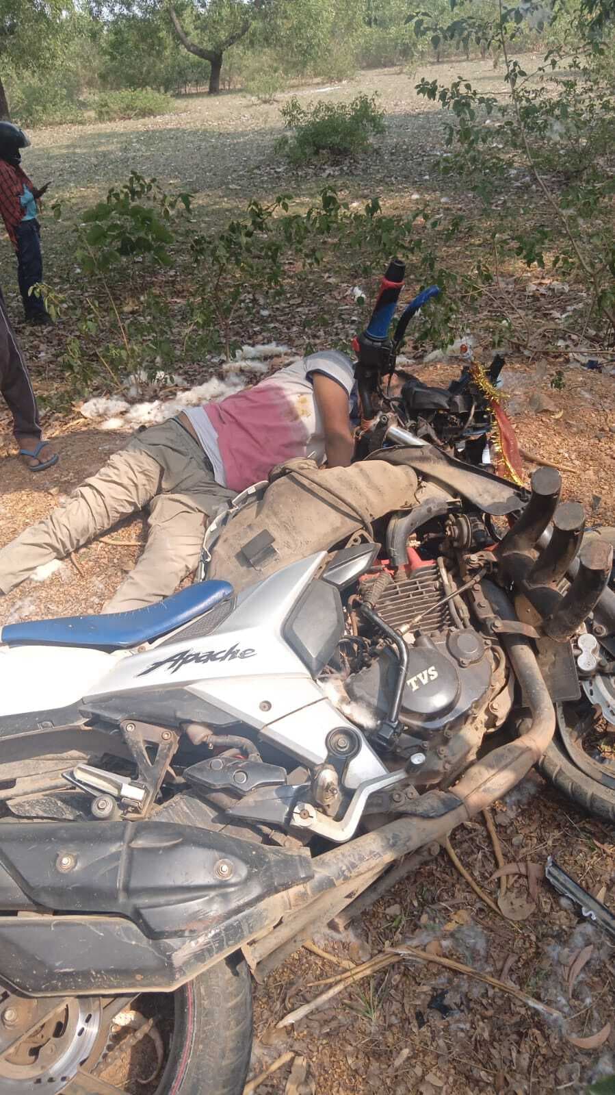 Deoghar news : सड़क दुर्घटना में युवक की मौत