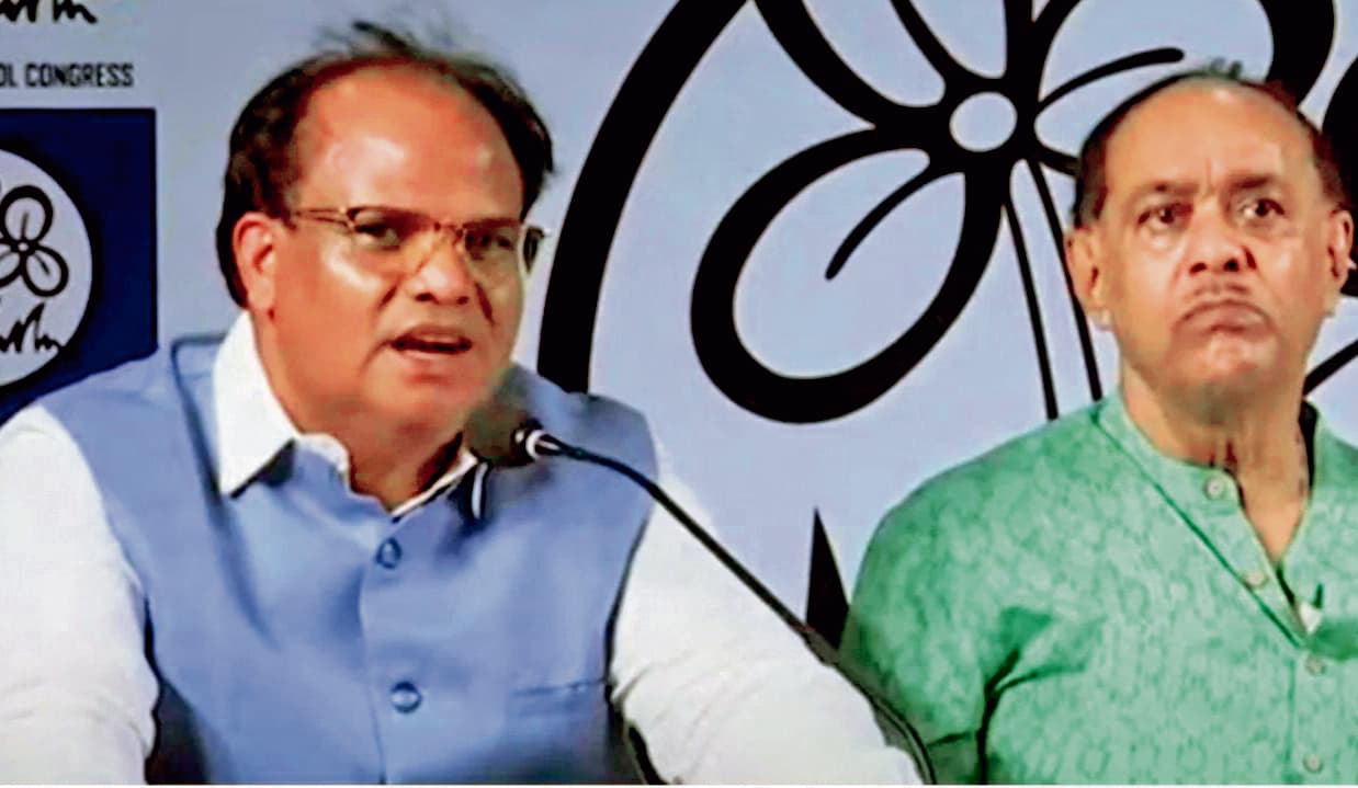 भाजपा नेता जॉन बारला तृणमूल में शामिल