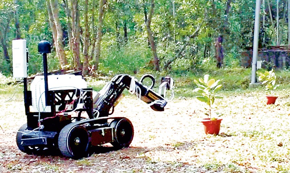 फसलों की बीमारियां पहचानेगा व कीटनाशकों का छिड़काव करेगा रोबोट