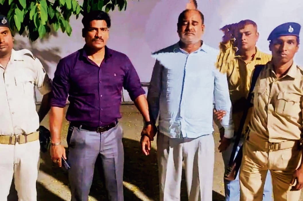 Patna News : गाड़ी को छोड़ने के लिए 22 हजार रुपये घूस लेते रूपसपुर थाने के एएसआइ गिरफ्तार