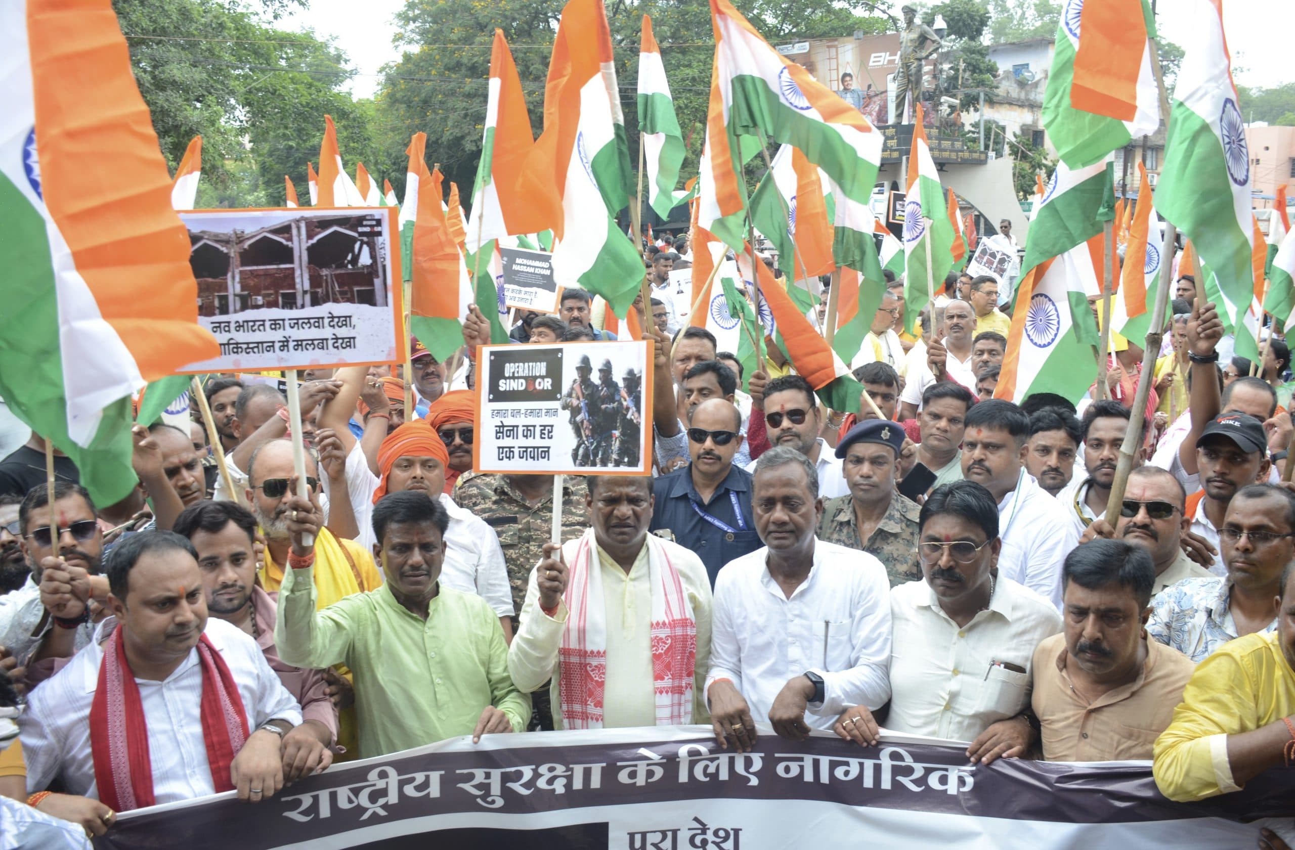 Dhanbad News : कंबाइंड बिल्डिंग से शहीद रणधीर वर्मा चौक भाजपा ने निकाली तिरंगा यात्रा