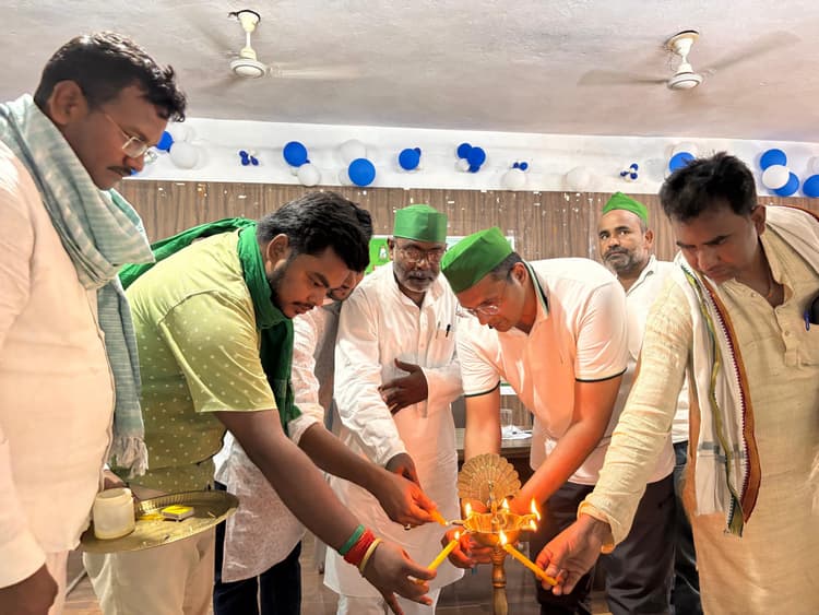 दुर्गावती में युवा राजद कार्यकर्ता सम्मेलन का आयोजन