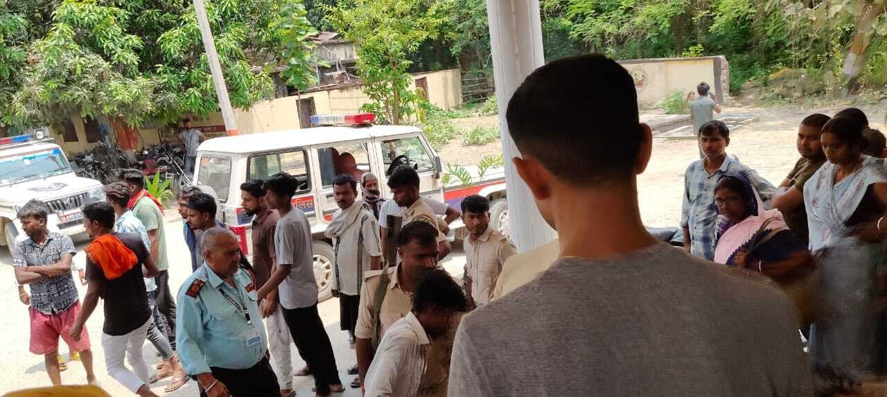 Molestation in Samastipur:छेड़खानी कर भाग रहे युवकों की बाइक टकरायी, चार घायल