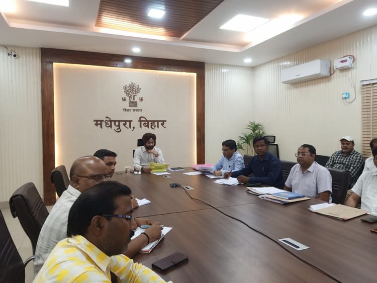 राशन कार्ड के लाभुकों का शतप्रतिशत करें ई-केवाइसी- डीएम