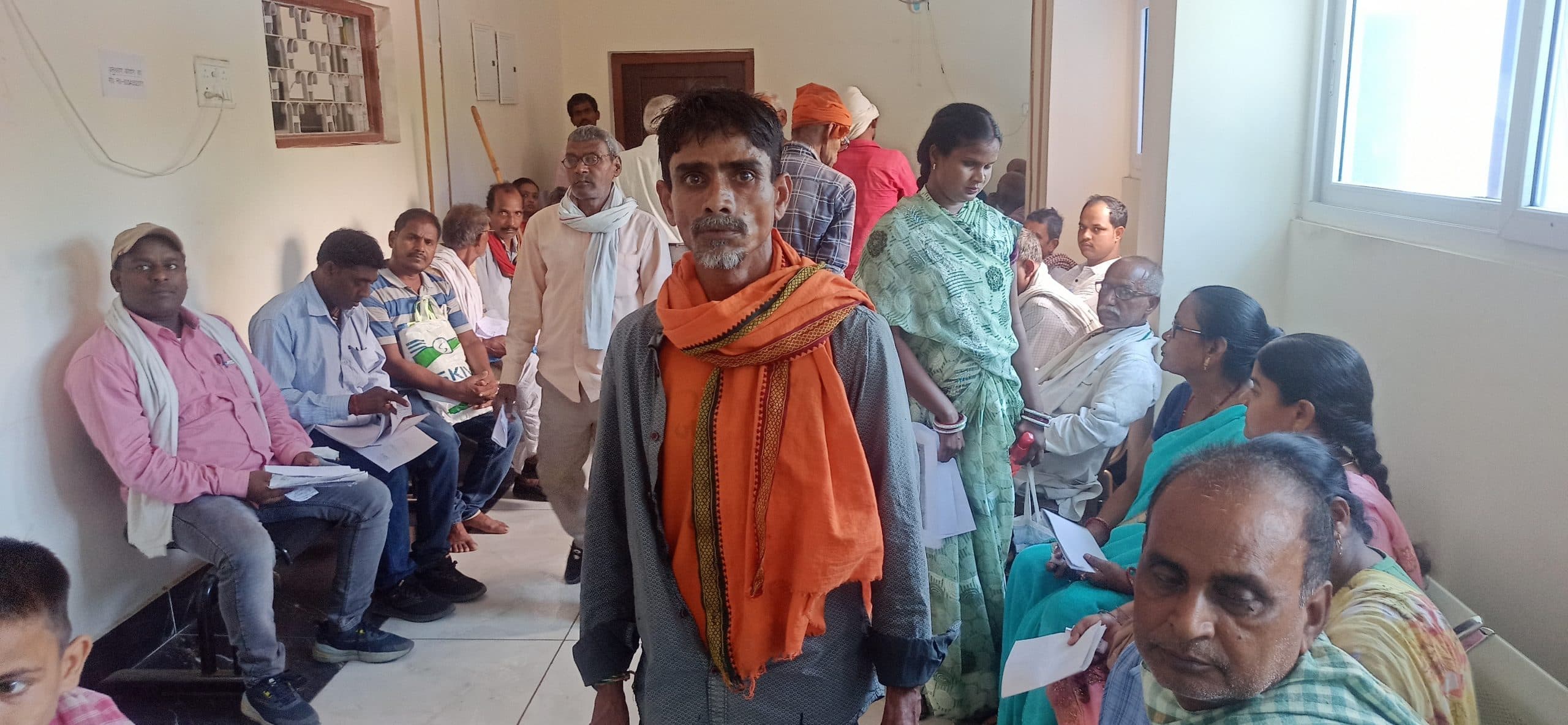 मैडम, टोला सेवक के पद पर योगदान दिलाने के बजाय दी जा रही गाली