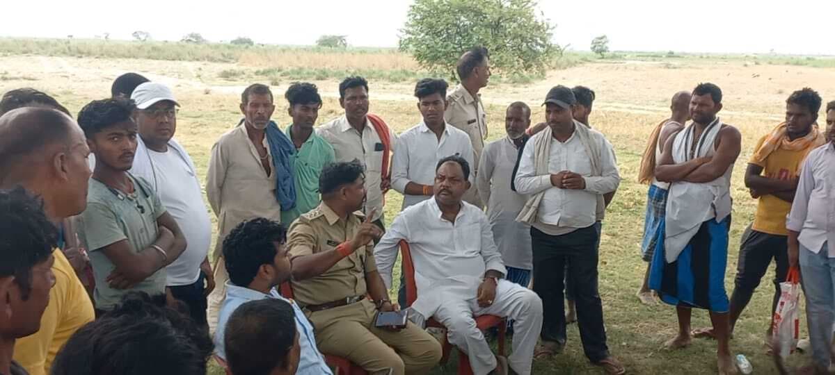 सर्वाराम दियारा में किसानों की समस्या से रुबरु हुए विधायक व एसडीपीओ