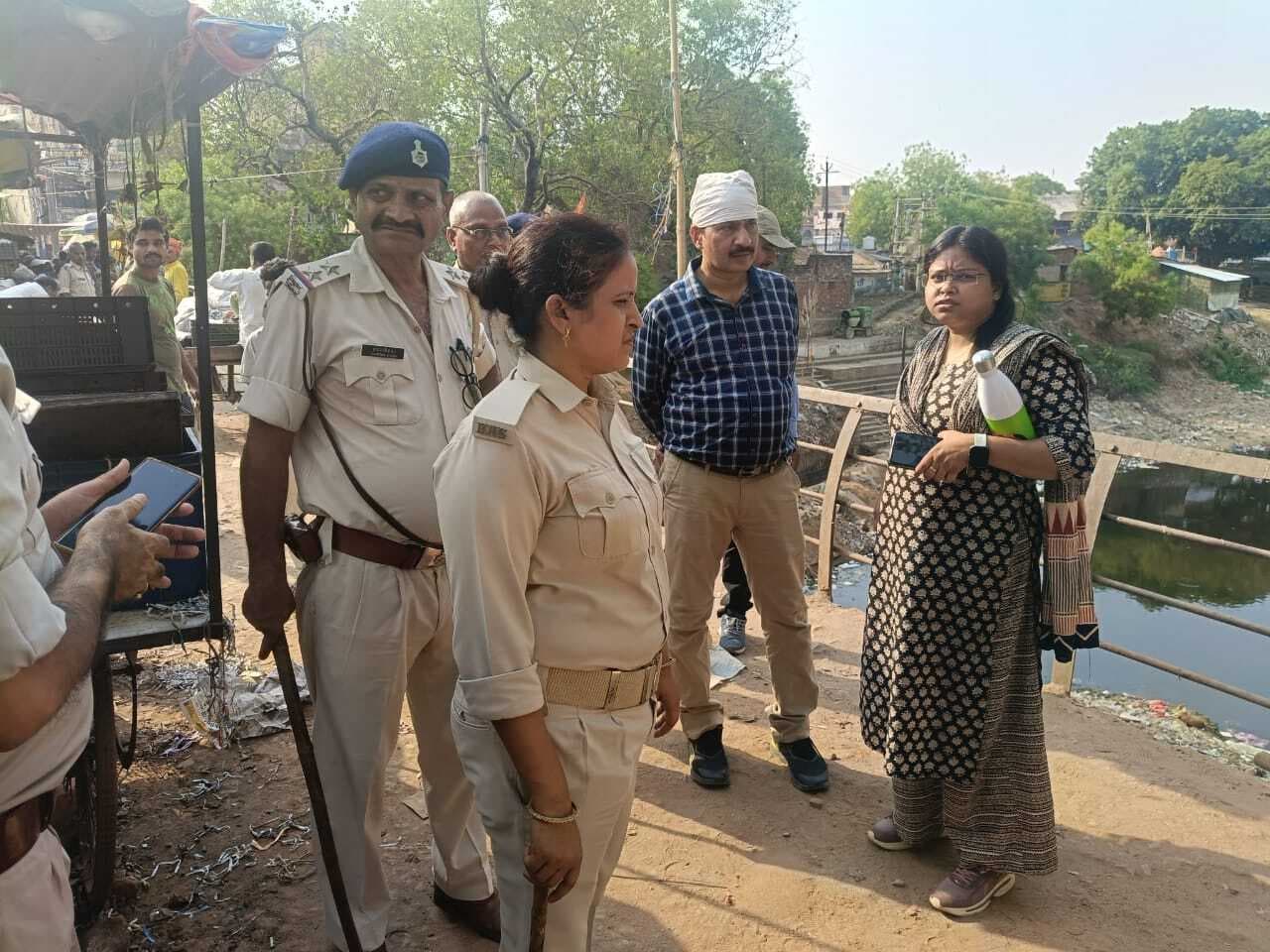 ठेला लगाने को लेकर झड़प, लाठी-डंडे व तलवार से हमला