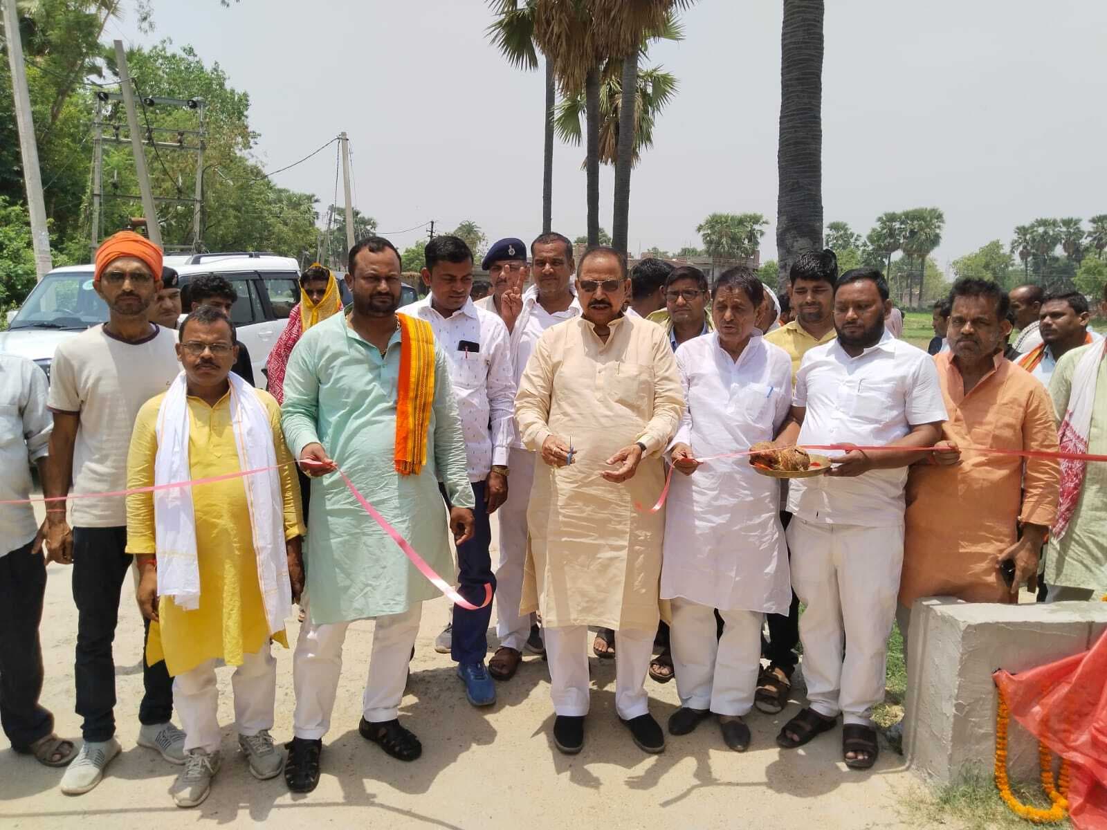 13.24 लाख रुपये से बने इगुना गांव में पीसीसी रोड का शुभारंभ