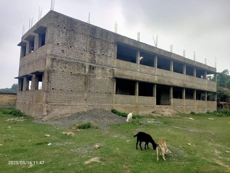 तीन वर्षों से अधूरा है प्लस टू भवन निर्माण