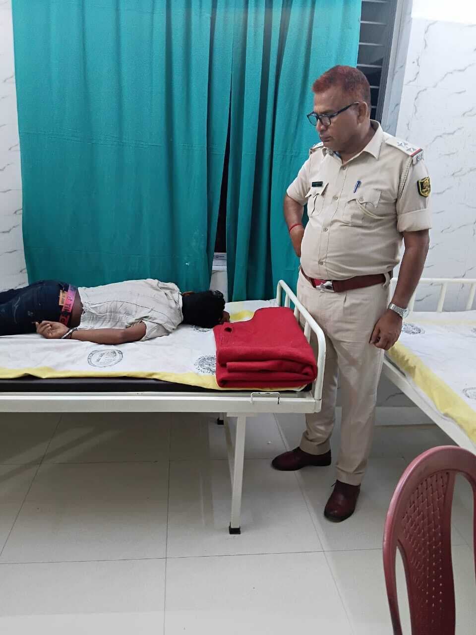 तेज रफ्तार बाइक ने सड़क किनारे खड़े हाइवा में मारी टक्कर, बाइक चालक की मौत