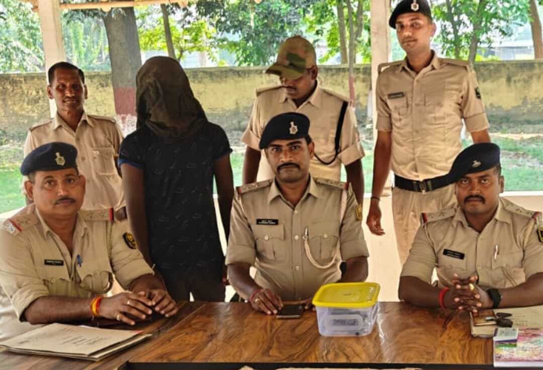 पुलिस ने छापेमारी के दौरान कट्टा के साथ एक को किया गिरफ्तार