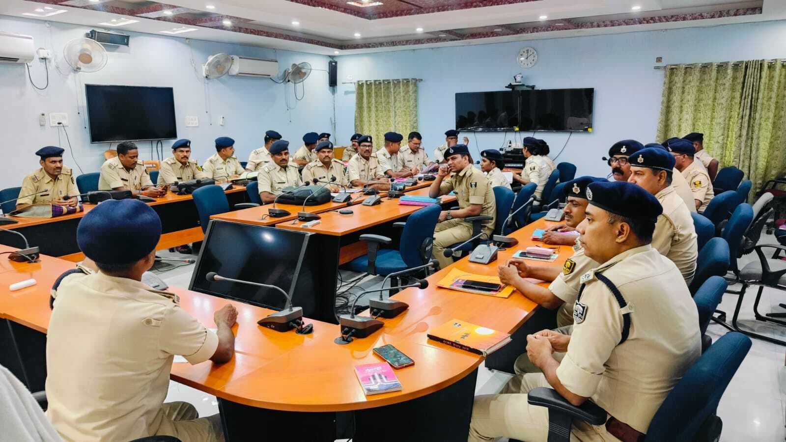 न्यायालय से निर्गत आदेश को त्वरित निष्पादन के लिए पुलिस पदाधिकारी ने की बैठक