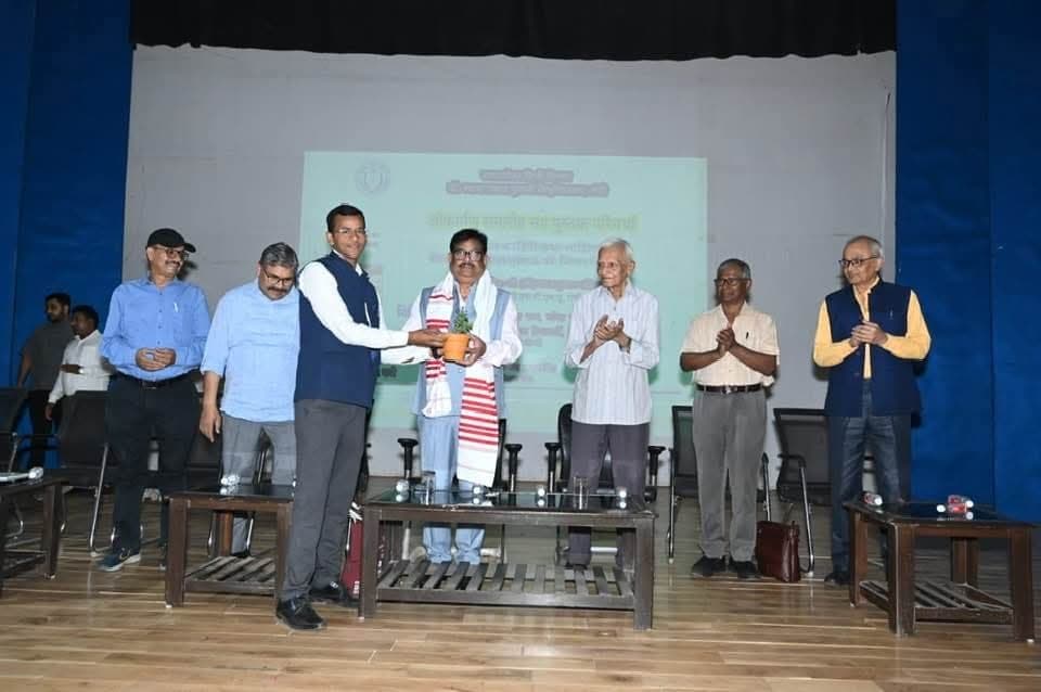 Education News : राष्ट्रीय शिक्षा नीति ने भाषाई अस्मिता को मजबूत किया है : डॉ शांडिल्य