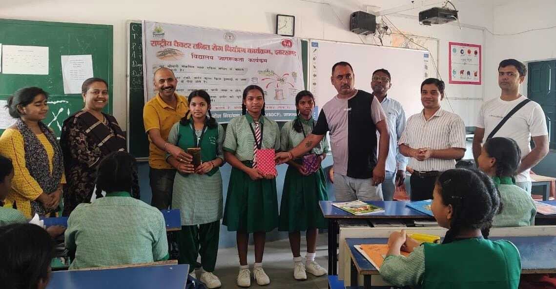 राष्ट्रीय डेंगू दिवस पर छात्राओं को किया गया जागरूक