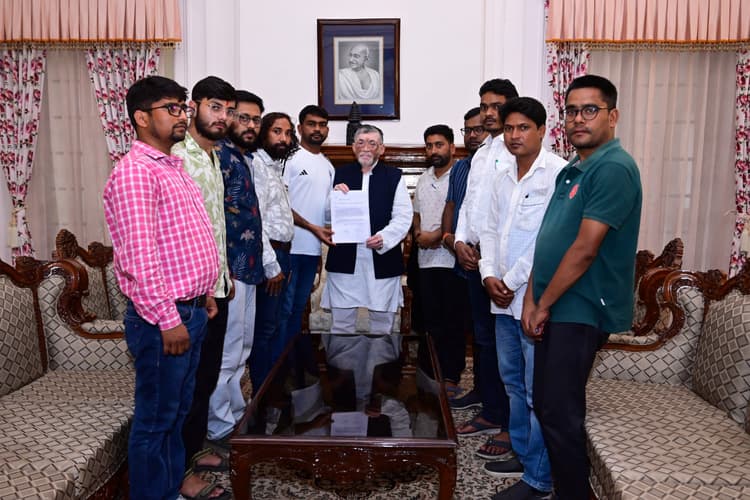 Ranchi News : जयराम महतो ने समाप्त करायी जेपीएससी अभ्यर्थियों की भूख हड़ताल, गवर्नर से मिले