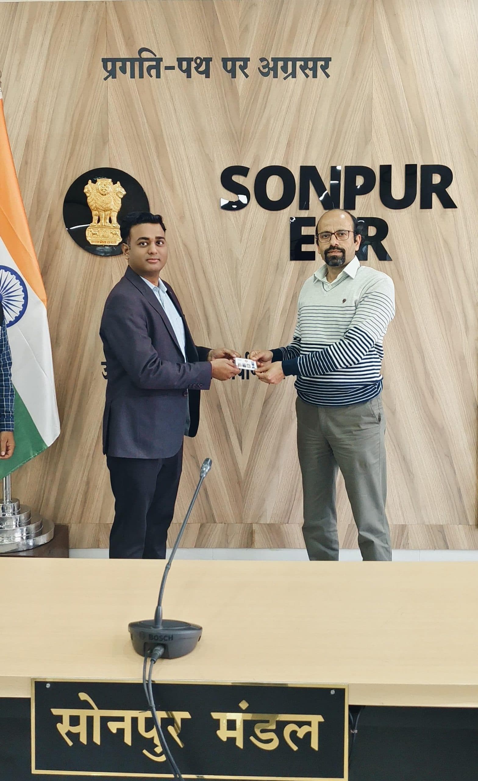 hajipur news. ट्रेनों में यात्री सुविधा, संरक्षा, ठहराव व स्वच्छता पर हुई चर्चा