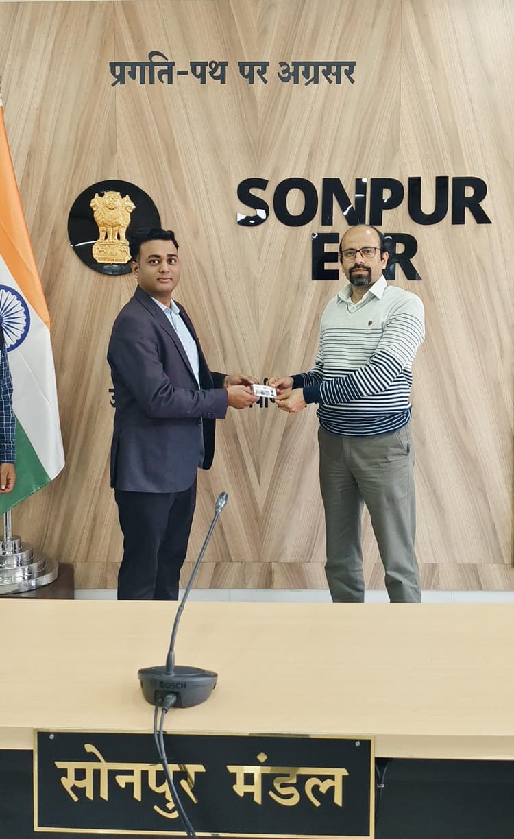 hajipur news. ट्रेनों में यात्री सुविधा, संरक्षा, ठहराव व स्वच्छता पर हुई चर्चा