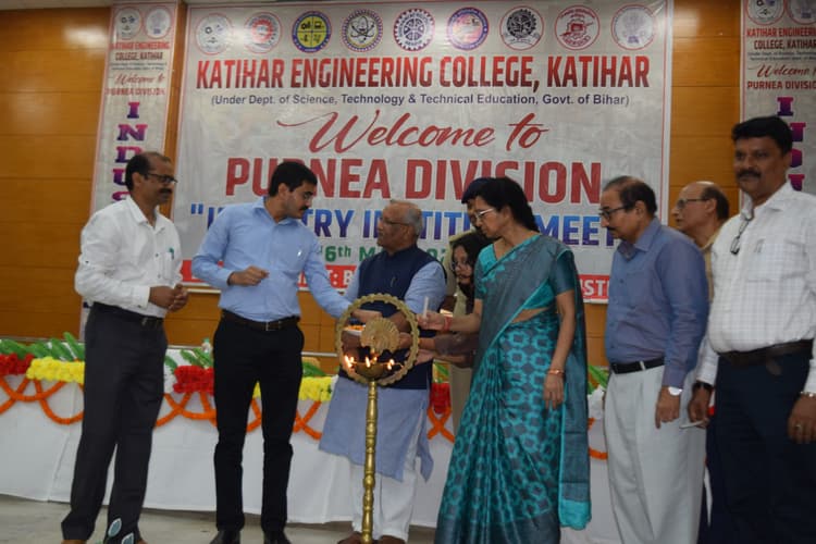 उद्योग व शिक्षा के क्षेत्र में बेहतर समन्वय की आवश्यकता पर दिया बल