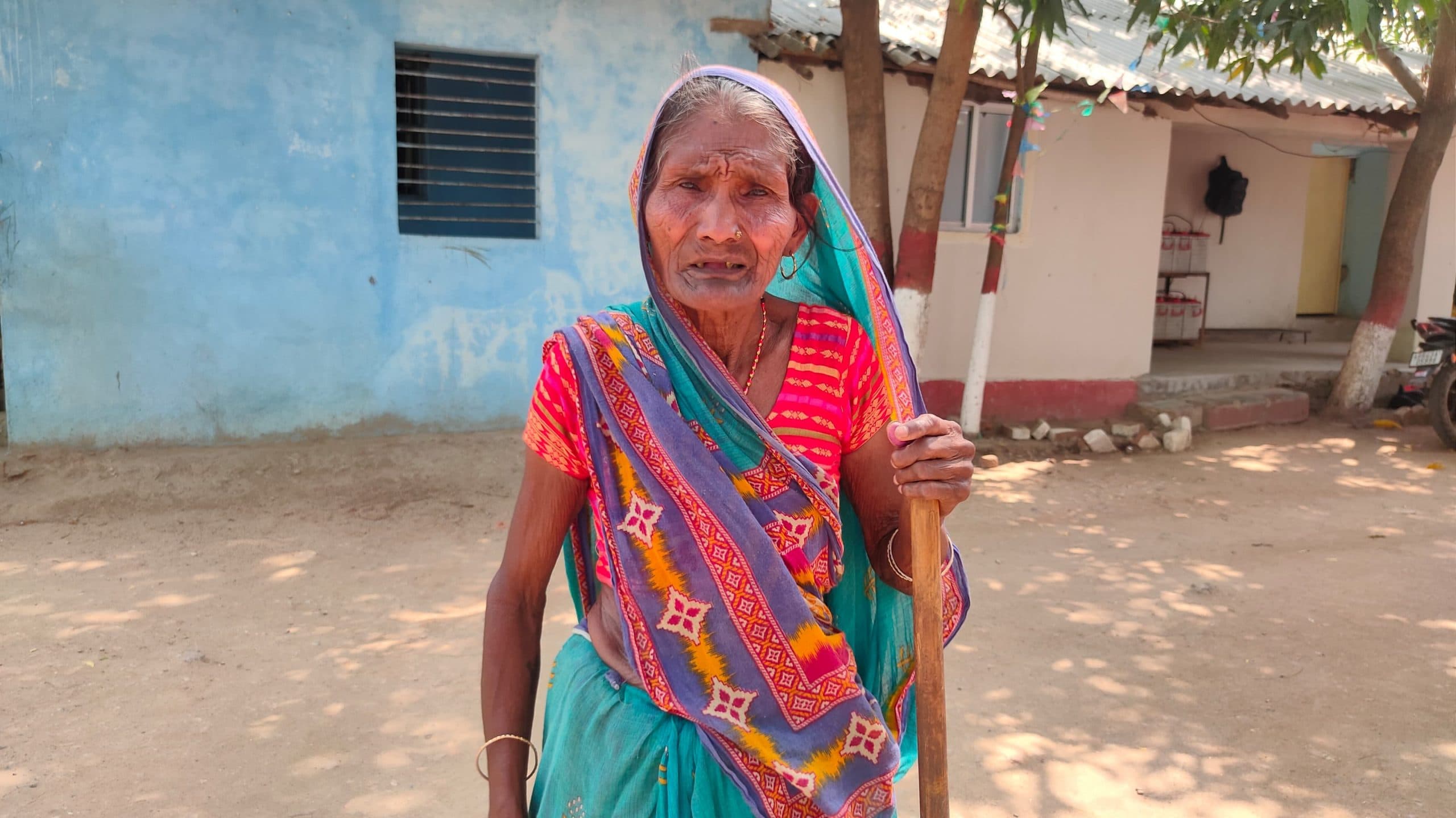 वृद्ध महिला का पुत्र व पुत्रवधु ने भोजन-पानी किया बंद, लगायी न्याय की गुहार