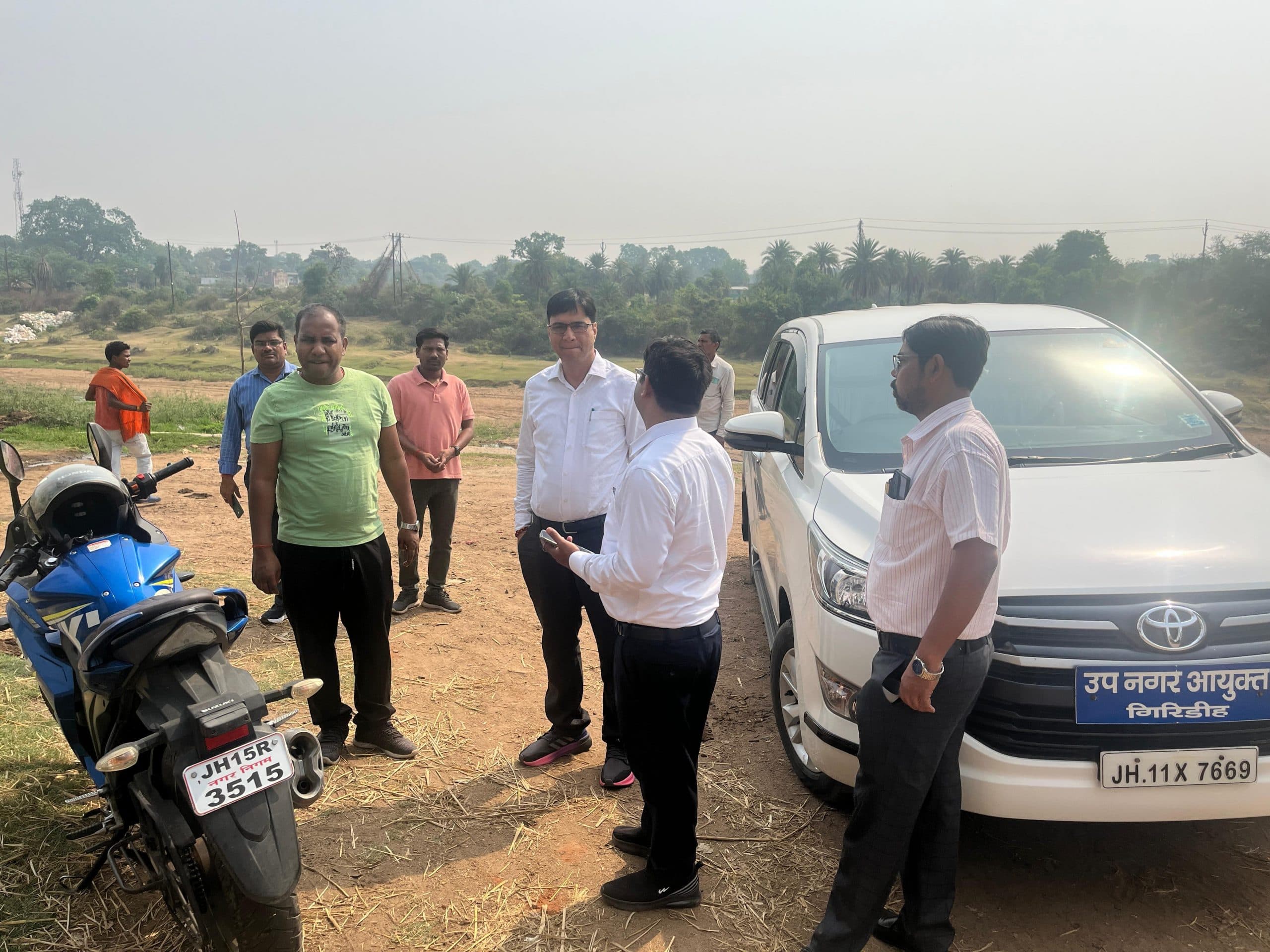 Giridih News :निगम प्रशासक ने किया करबला रोड हरिजन टोला का निरीक्षण