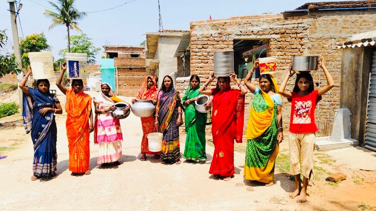 Giridih News :झरना पर निर्भर हैं कुड़यामों पंचायत के लोग