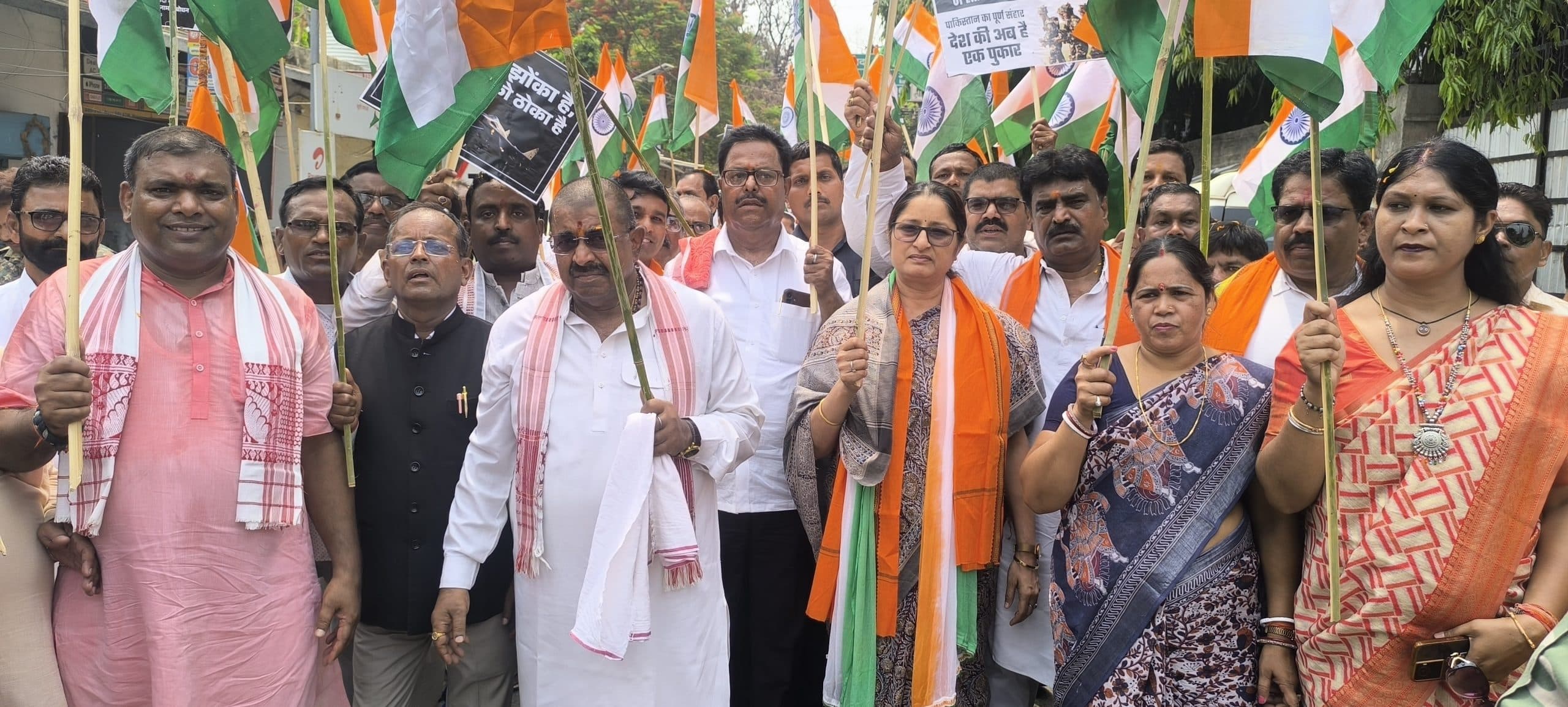 तिरंगा यात्रा में शामिल केंद्रीय मंत्री अन्नपूर्णा देवीभारतीय सेना ने पाकिस्तान को धूल चटायी : अन्नपूर्णा