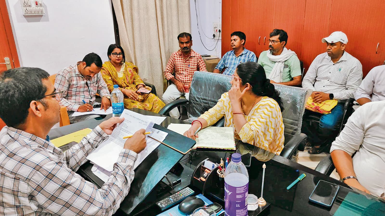 आवास योजना की प्रगति समीक्षा का बीडीओ ने लिया जायजा