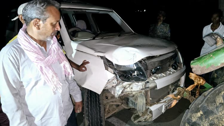 Giridih News: दुर्घटना में दंपती समेत तीन घायल, रोड जाम