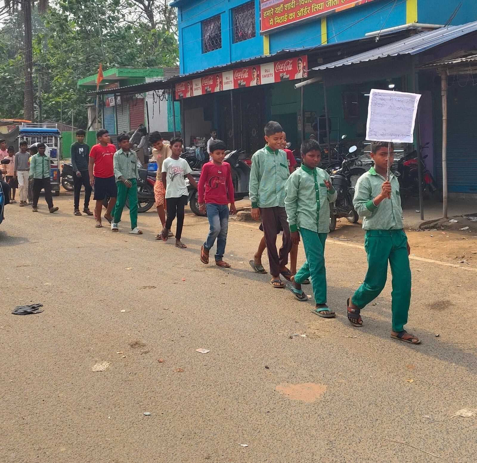 राष्ट्रीय डेंगू दिवस पर निकाली प्रभात फेरी