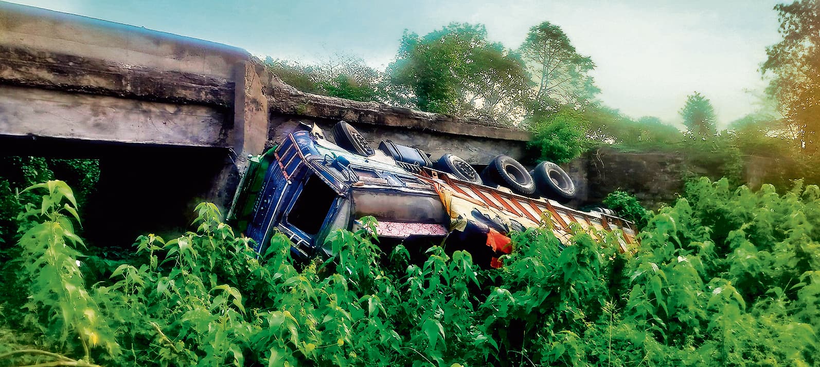 West Singhbhum News : प्रखंडकर्मी की कार के धक्के से महिला की मौत, गिरफ्तार