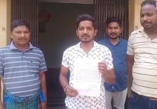 अज्ञात चोरों ने घर के बाहर खड़े वाहन को चुराया