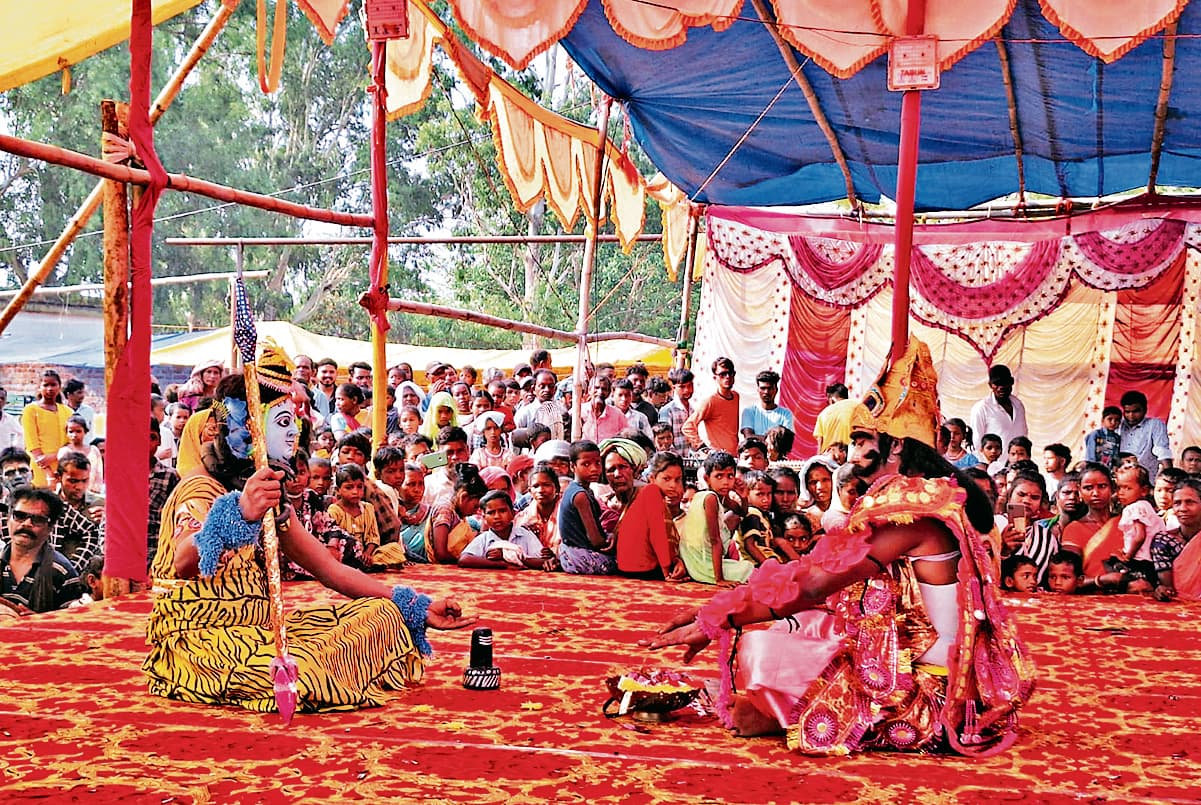 West Singhbhum News : झारखंड की संस्कृति से जुड़ा है छऊ नृत्य : मिथुन