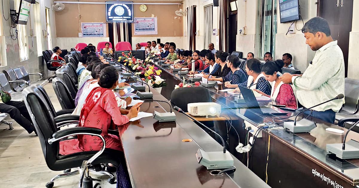 Chaibasa News : ''''डेंगू से हर साल लाखों मौत होती है, लक्षण दिखने पर अस्पताल पहुंचें '''' - सिविल सर्जन