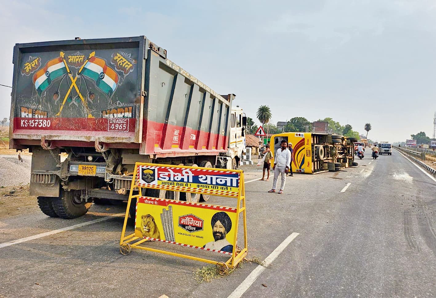 Gaya News : हाइवा और बाराती बस में आमने-सामने टक्कर, 12 घायल