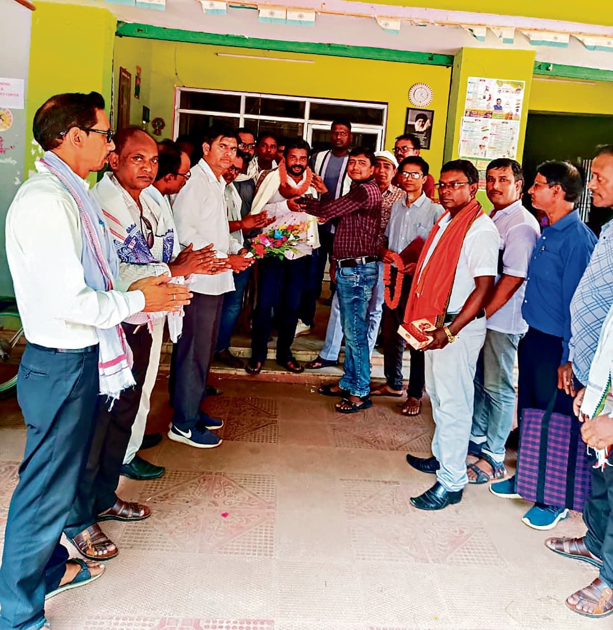 East Singhbhum News : चाकुलिया प्रखंड के कई विद्यालयों में एक शिक्षक, बच्चों की पढ़ाई प्रभावित