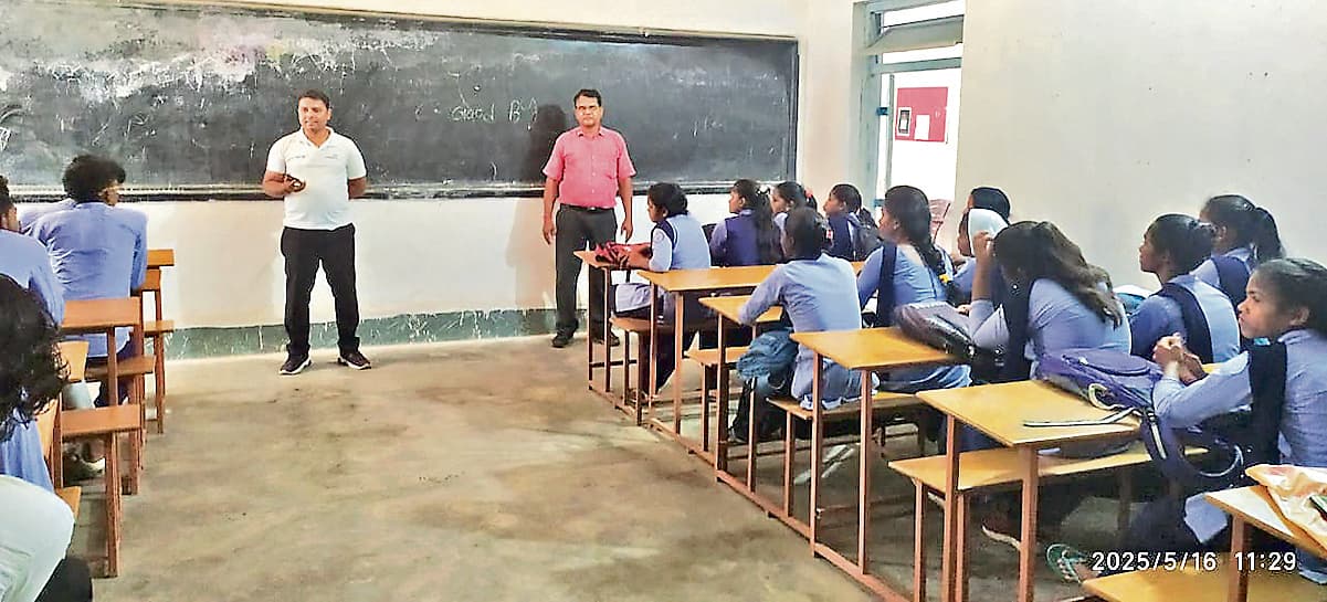 East Singhbhum News  : पटमदा इंटर कॉलेज के छात्रों को मिली टाटा मोटर्स अप्रेंटिसशिप की जानकारी