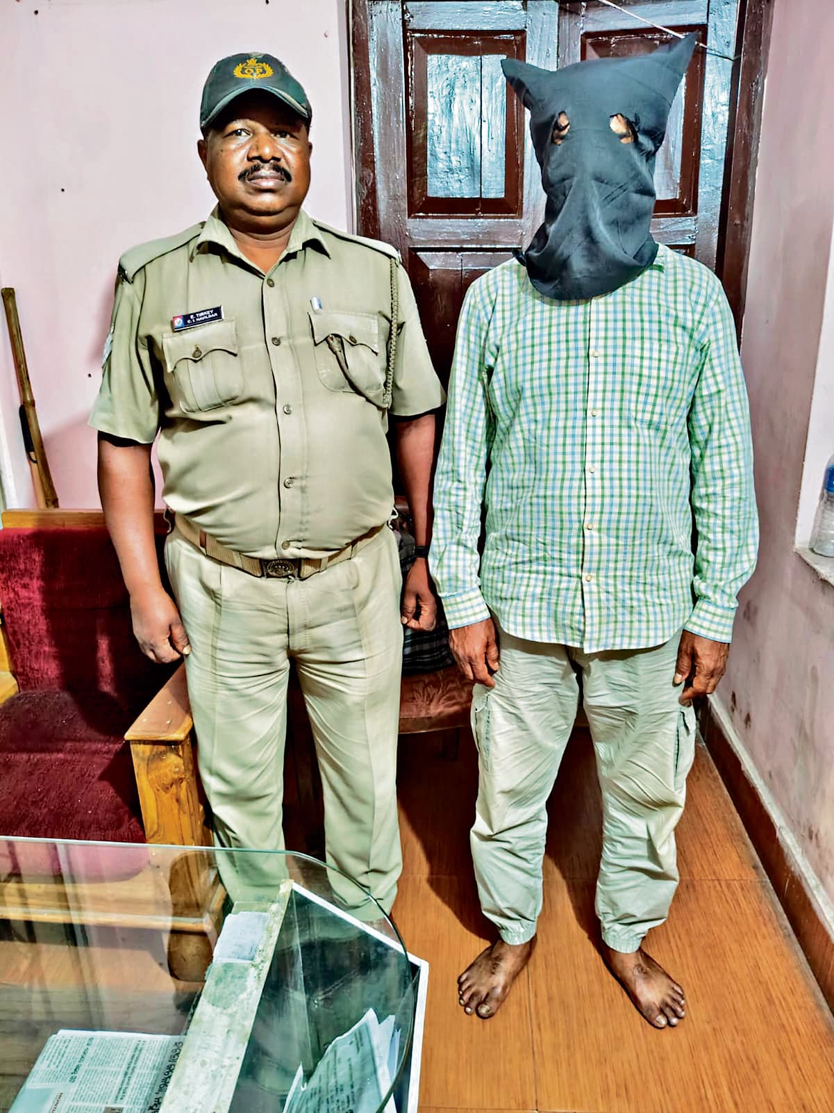 Rourkela News: कार शोरूम से चार करोड़ की ठगी व वाहन चोरी का आरोपी गिरफ्तार, मास्टर माइंड फरार