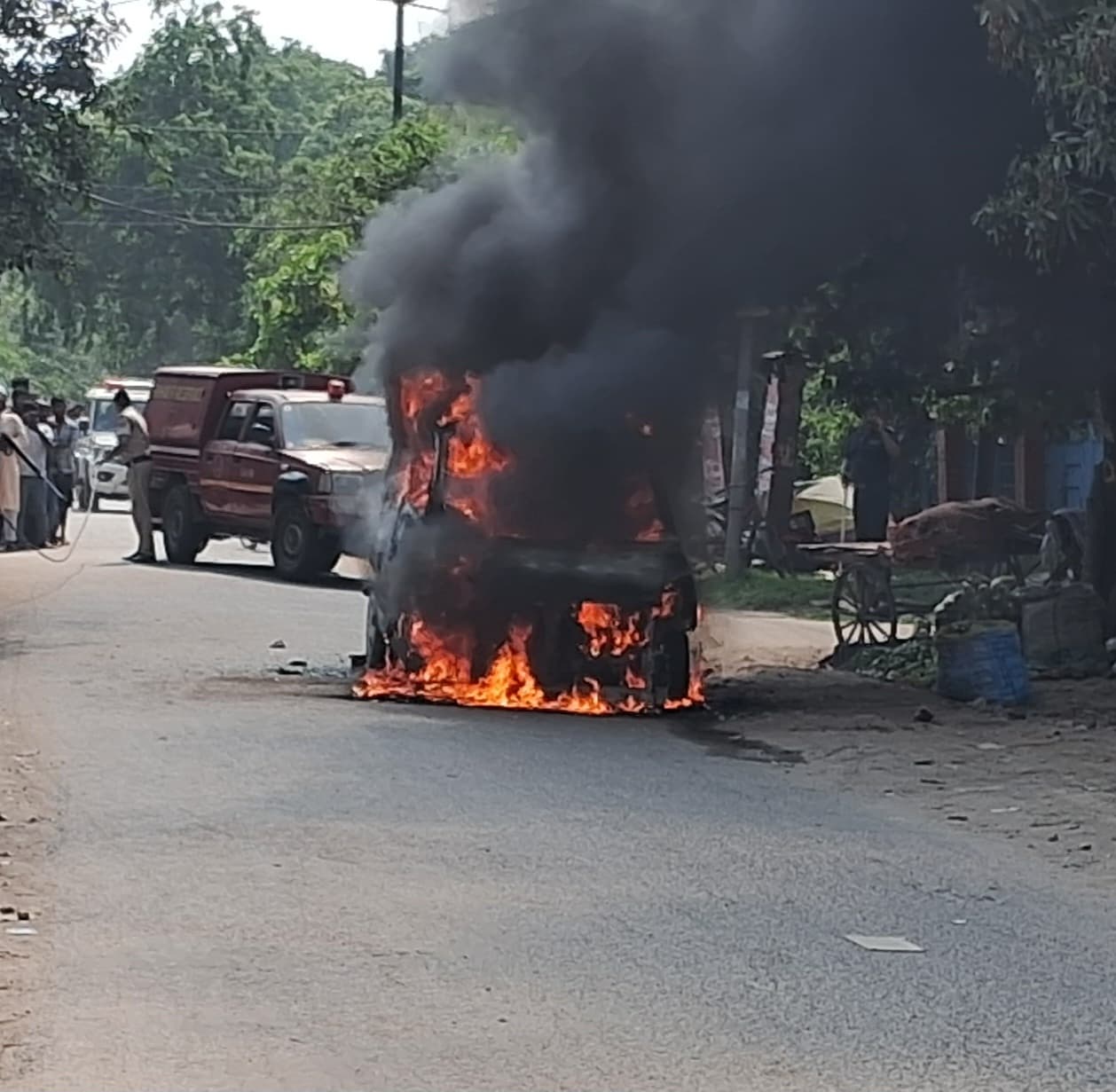 खगौल में चलती कार में लगी आग, भाग कर बचायी जान