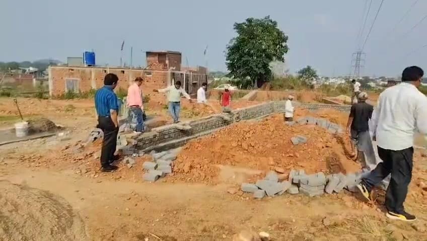 Jamshedpur News : गदड़ा में डेढ़ एकड़ सरकारी जमीन से हटाया गया अवैध कब्जा