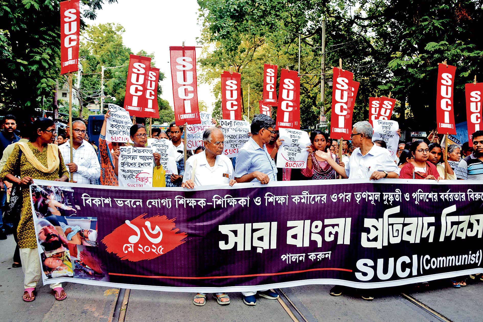 पुलिस कार्रवाई में घायल प्रदर्शनकारी शिक्षकों ने फिर से शुरू किया धरना