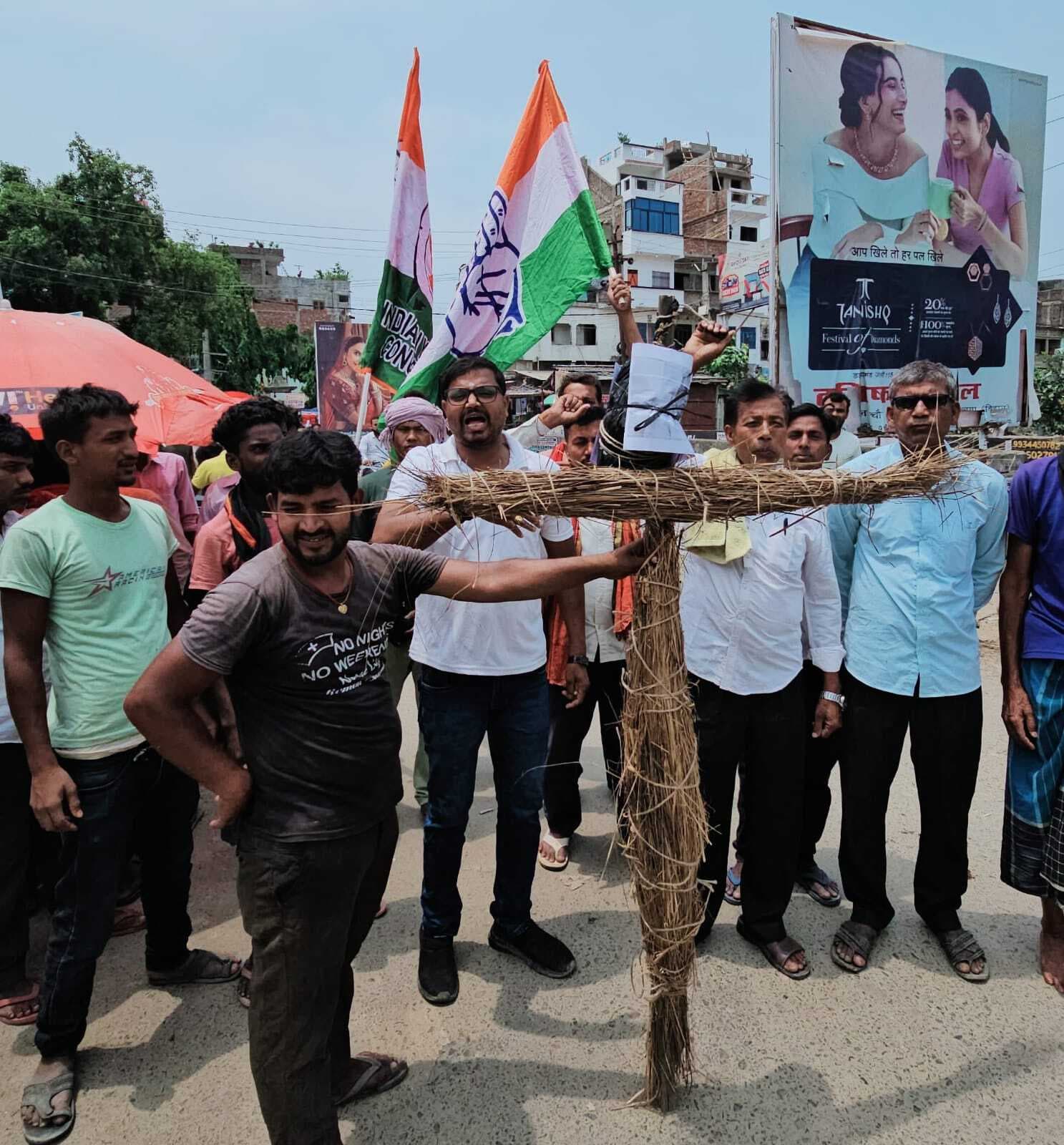 Motihari: कांग्रेस कार्यकर्ताओं ने केंद्र व राज्य सरकार के खिलाफ जताया विरोध