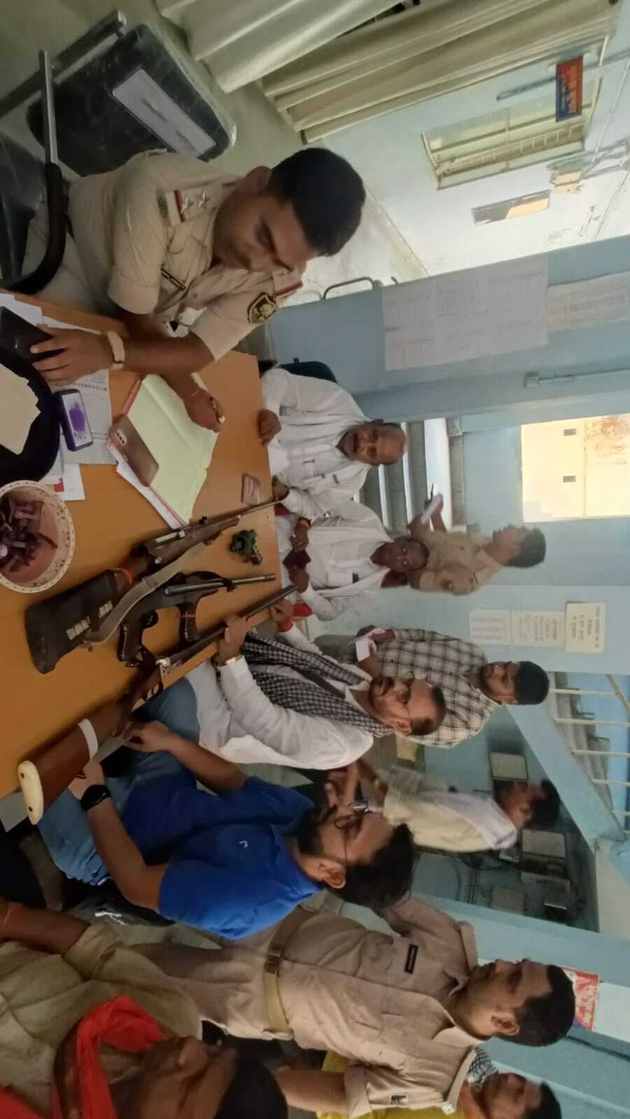 सदर थाना में 36 अनुज्ञप्तिधारी शस्त्रों का हुआ सत्यापन