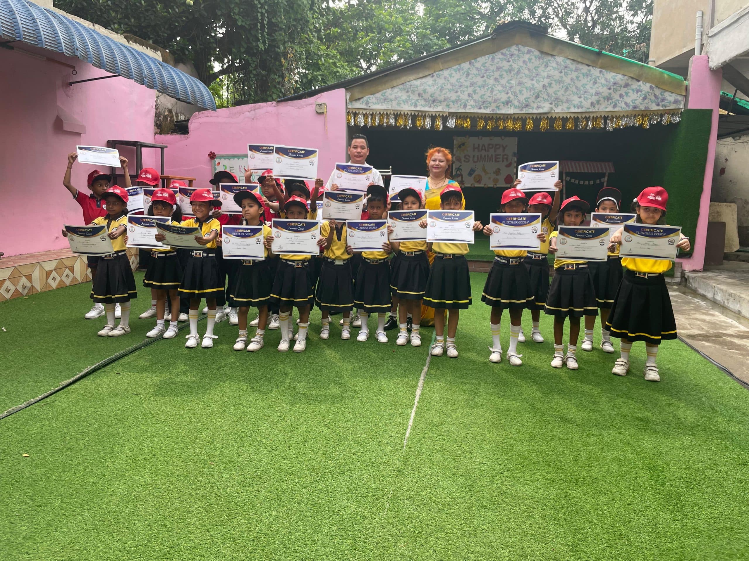 टीनी टॉट्स स्कूल में समर कैंप का समापन