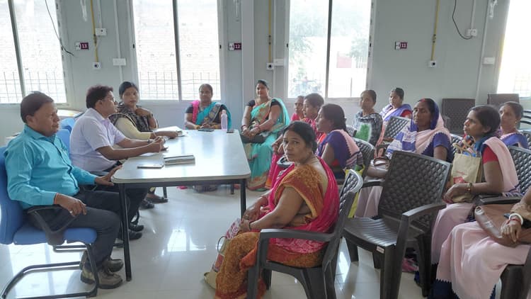 hajipur news. लालगंज रेफरल अस्पताल में मैपिंग के बारे में दी जानकारी