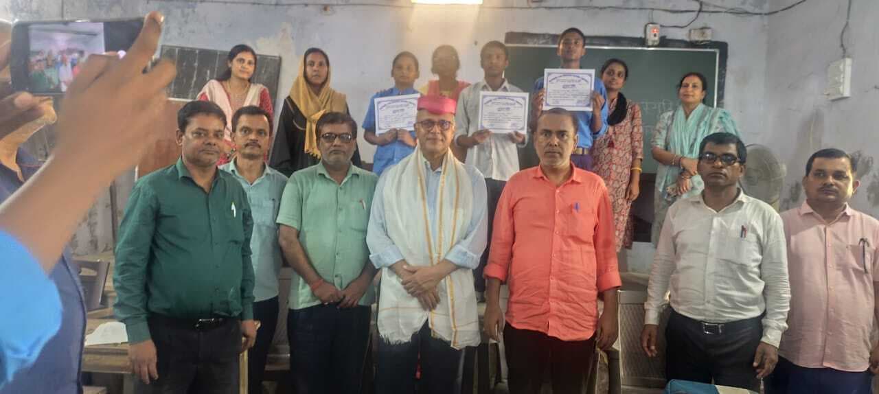 स्मृति दिवस पर बच्चों को किया गया पुरस्कृत