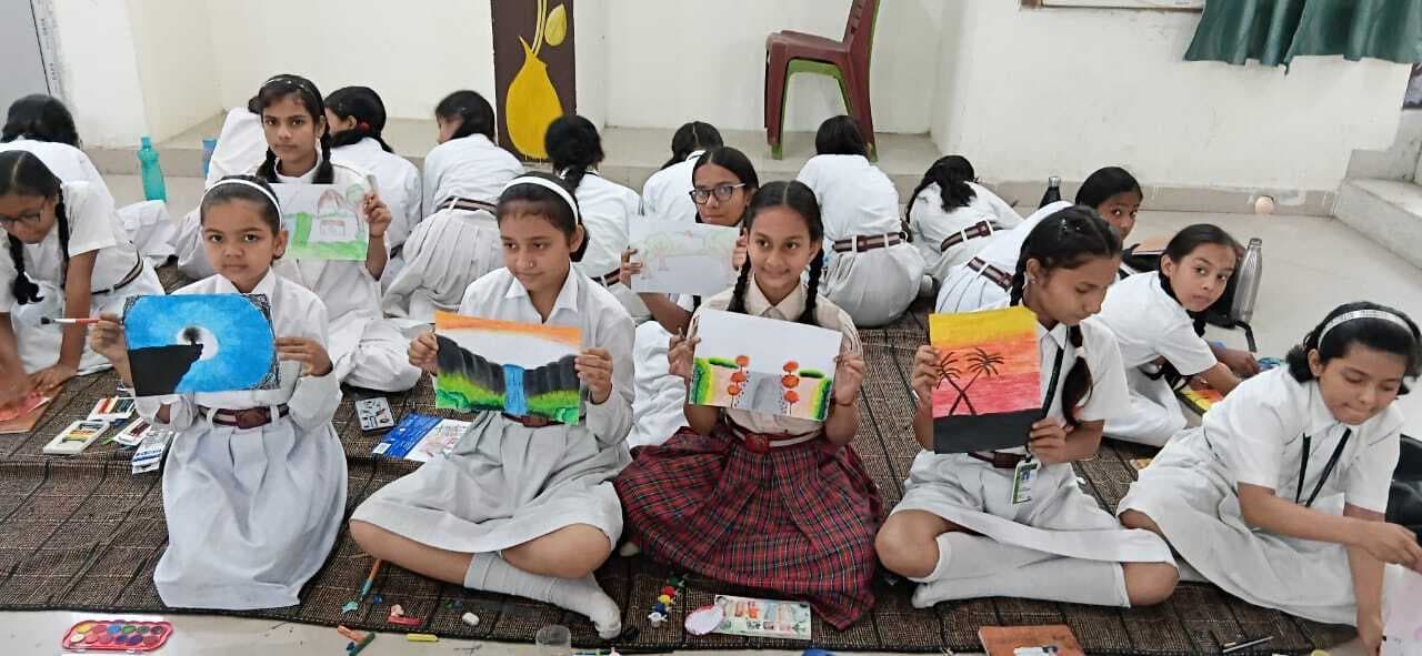चित्रकला प्रतियोगिता में बच्चों ने बनायी सुंदर कलाकृतियां