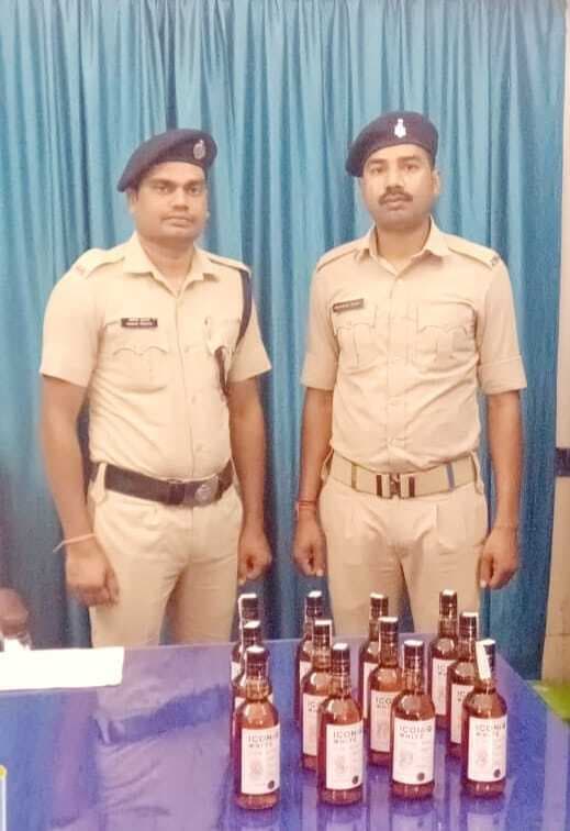 23 बोतल विदेशी शराब जब्त, धंधेबाज फरार