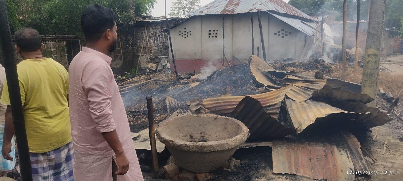 आग से चार घर जले, पांच लाख का नुकसान