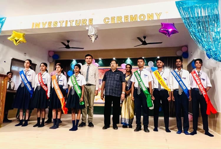 दसवीं व 12वीं में सफल विद्यार्थियों को किया सम्मानित